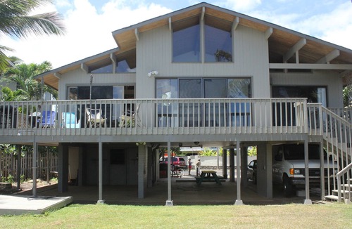 Waialua House | Beachfront Beauty $5900 PER MONTH