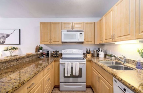 Kihei Condo | Beachfront Bliss | Walk to Sand, Pool, Restaurants