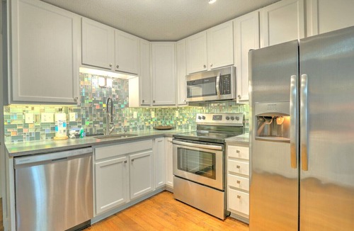 Palmetto Dunes Condo | Beachfront Complex - 3 pools & Tennis - King Bed