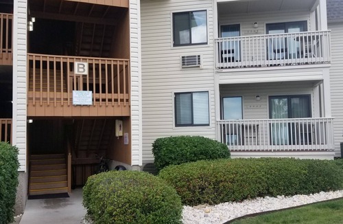 Myrtle Beach Condo | Beachfront condo-clean & bright. Beach access, ocean view, pools & nearby golf.