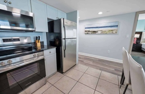 Downtown Myrtle Beach Condo | Beachfront condo with ocean views & hot tub