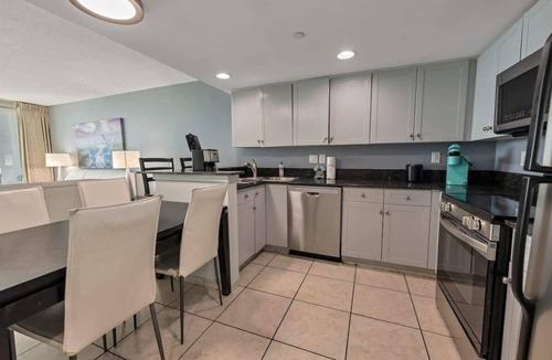 Downtown Myrtle Beach Condo | Beachfront condo with ocean views & hot tub