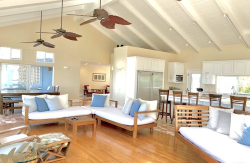 Pupukea House | Beachfront Five Bedroom Home w/Oceanfront Pool at Sunset Beach.