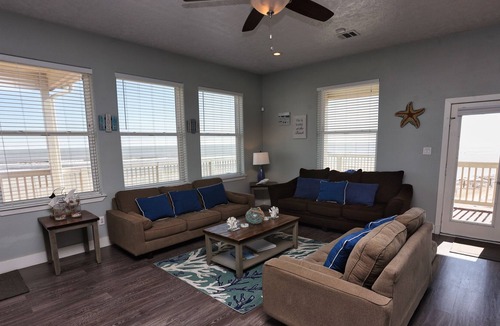 Acapulco Village House | Beachfront Oasis-Steps to the beach