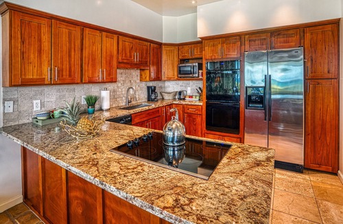 Makaha House | Beachfront Paradise! Enjoy surf & sunsets on beautiful uncrowded beach. Relax!
