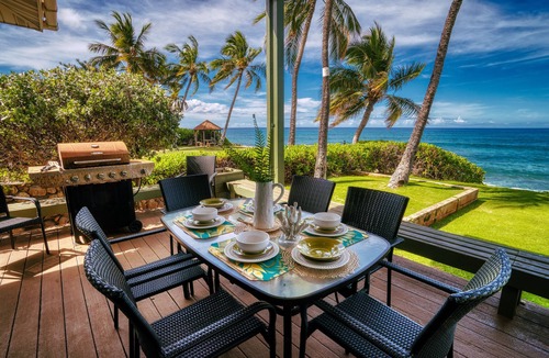 Makaha House | Beachfront Paradise! Enjoy surf & sunsets on beautiful uncrowded beach. Relax!