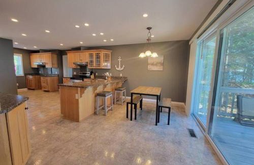Brevort House | Beachfront~Private Sand Beach~Close Mackinac Ferry