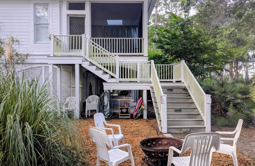 Melrose on the Beach Apartment | Beachfront Spa Suite with Jetted Tub and Steam Shower on Daufuskie Island