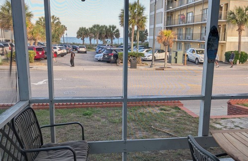 Downtown Myrtle Beach House | Beachside Cottage w/Ocean Views-Trailers Welcome