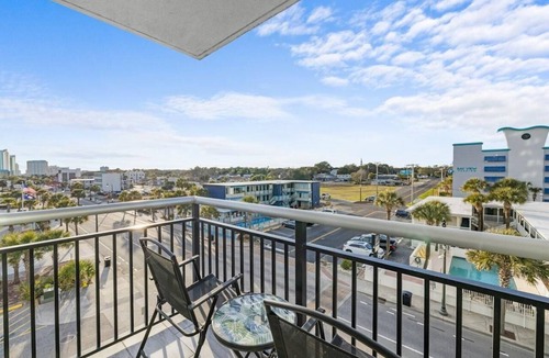 Downtown Myrtle Beach Condo | Beachside Elegance Ocean View King Condo 4th Floor