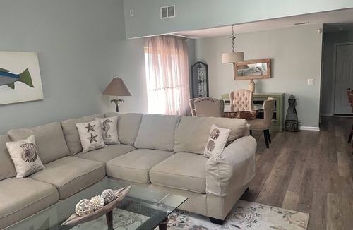 Mount Pleasant House | BeachY Coastal Coastal Cottage 5 min to IOP Beaches 15 to Dowtn - Newly Updated