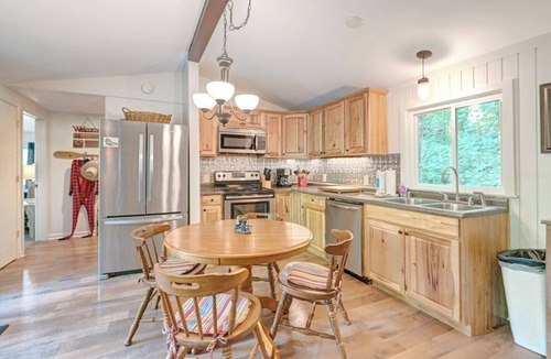 Mill Ridge House | Bear Haven-Mtn House, Pet Friendly, Pool, Tennis & Basketball, Fire-pit, Grill