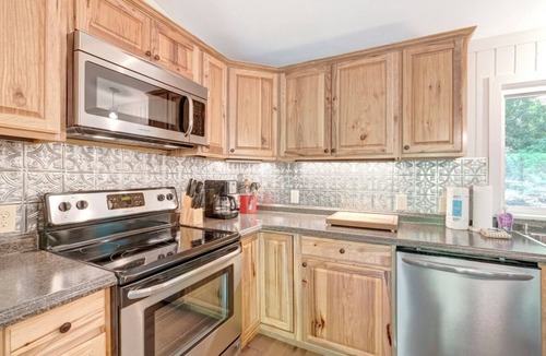 Mill Ridge House | Bear Haven-Mtn House, Pet Friendly, Pool, Tennis & Basketball, Fire-pit, Grill
