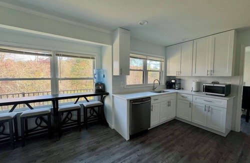 Bumpass House | Bear Tree Waterfront Retreat on Lake Anna - 2 Lvls. w/Sundeck Boathouse Gazebo