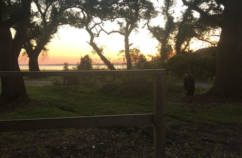 The Black Cat House | Beau Point: Dog-Friendly Waterfront w/dock "Where live oaks meet the sea…”