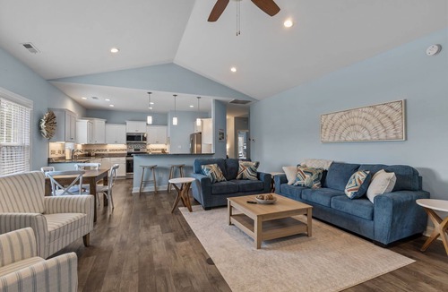 Morehead City House | Beaufort Bungalow- Dog Friendly & Golf Cart Available