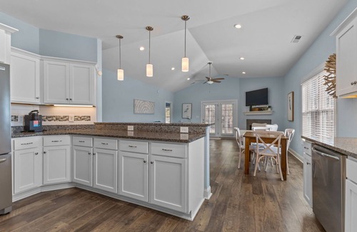 Morehead City House | Beaufort Bungalow- Dog Friendly & Golf Cart Available