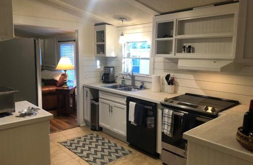 Burton House | Beaufort SC New Renovation, Close to Parris Island, Historic Downtown, Beautiful Beaches, Sleeps 8