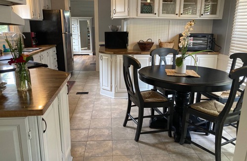 Burton House | Beaufort SC Newly Renovated 2 Bedroom 2 Bath Sleeps 6