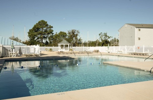 New Bern Apartment | Beautiful 1 bedroom unit at resort, sleeps 8