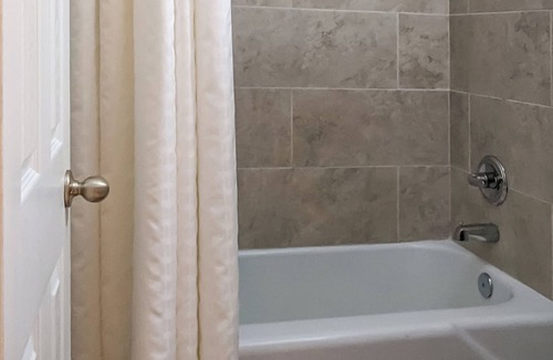 Emerald Isle Hotel | Beautiful 1 Bedroom Suite at the Beach!