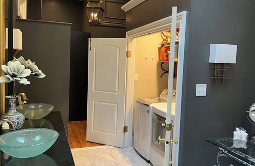 Old Irving Park Cottage | Beautiful 1-bedroom spacious cottage with everything you need in Greensboro, NC