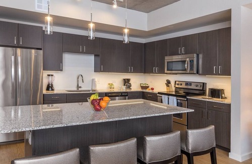 Warehouse District Condo | Beautiful 1 bedroom with rooftop pool!