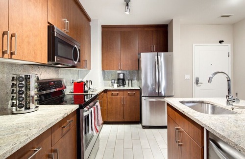 Old Town West Apartment | Beautiful 1 BR 4 Min to Metro with Free Parking