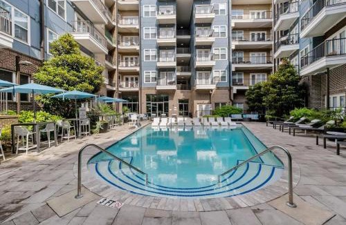 Cherry Apartment | Beautiful 1BD - 5Min DT, Gym, Parking, W-D - Sleeps 6