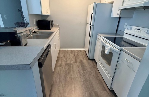 Greenbrier West Apartment | Beautiful 2-bedroom entire apartment central to everything!