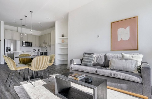 Highland Apartment | Beautiful 2BR in Highlands w/Pool, W/D & Gym, walkable, by Blueground