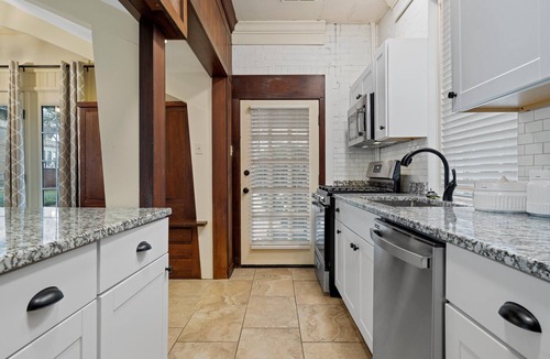 Brazos House | Beautiful 3-bedroom, 3.5 half Historic home in Downtown Waco
