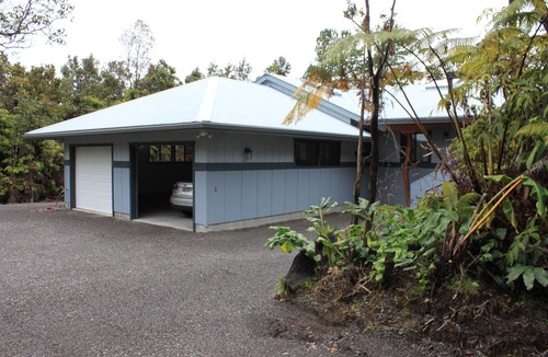 Ohia Estates House | Beautiful 3 Bedroom Rainforest Retreat, minutes from HVNP