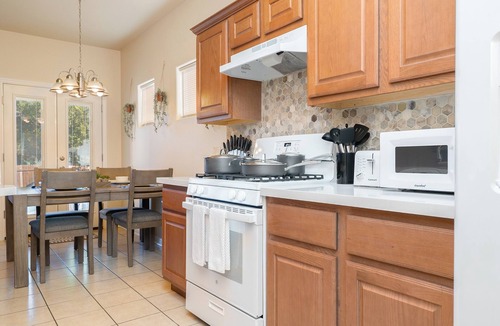 Austin House | Beautiful 3 King Beds BackYard FireTV Spacious