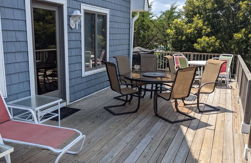 Nags Head House | Beautiful 4 bedroom, spacious, home located right on the water