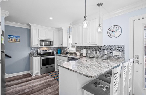 Surfside Beach House | BEAUTIFUL 5 BEDROOM/3 BATHROOM IN AWARDING WINNING OCEAN LAKES !