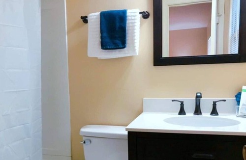 Downtown Greensboro Apartment | Beautiful apartment Gem in Historic Downtown Location. Perfect for Longterm stay