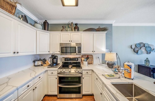 Long Beach Condo | Beautiful beach front condo! 5th floor, end unit! Huge oversized balcony!