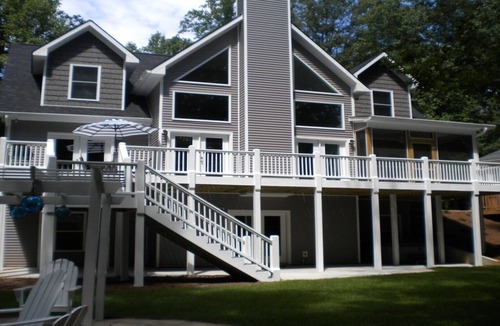 Gumlog House | BEAUTIFUL BEACH HOUSE ON LAKE HARTWELL ONLY 300 YARDS FROM TUGALOO STATE PARK