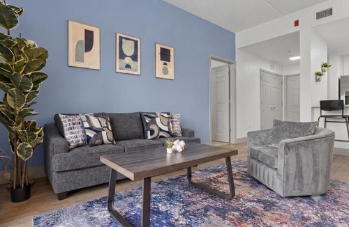 Charlotte Center City Apartment | Beautiful Blue Spacious Free Parking View Gym