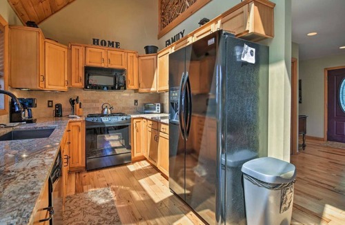 Banner Elk House | Beautiful Cabin - Hot Tub & Mtn views - 2 min to Banner Elk & 10 min to ski!