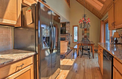 Banner Elk House | Beautiful Cabin - Hot Tub & Mtn views - 2 min to Banner Elk & 10 min to ski!