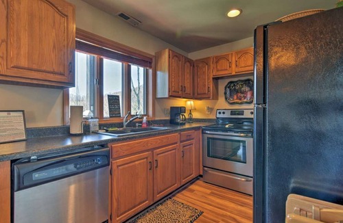 Banner Elk House | Beautiful Cabin - Hot Tub & Mtn views - 2 min to Banner Elk & 10 min to ski!