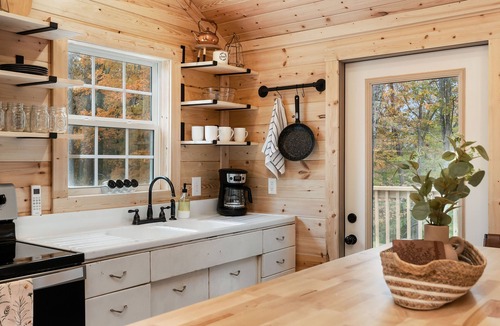 Celina Cabin | Beautiful cabin just seconds from Dale Hollow Lake!