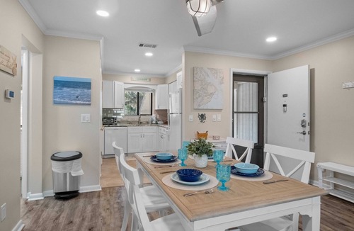 Folly Field Condo | Beautiful Condo-Pool Hot Tub Tennis Walk to Beach!