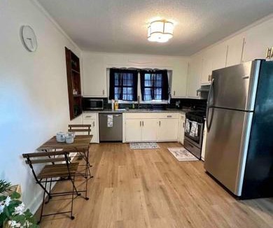 Concord House | Beautiful Contemporary 2BDR