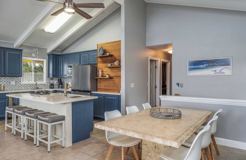 Kona Palisades House | Beautiful conveniently located 2-bedroom ocean view home in Kailua-Kona.