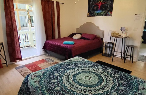 Keaau Bed & Breakfast | Beautiful Cottage Home - On the Big Island Located in the Sunbelt