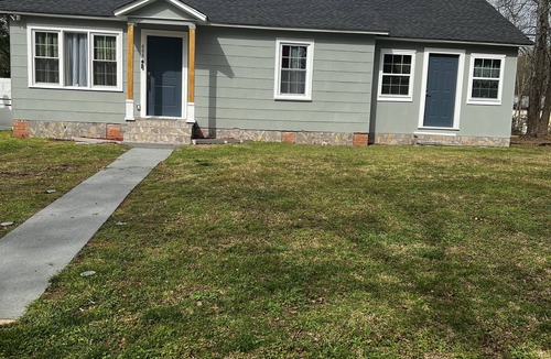 Loganville House | Beautiful, Cozy Bungalow in Downtown Loganville