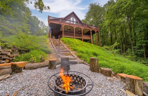Talking Rock House | Beautiful, dog-friendly home in the woods with gas fireplaces, firepit